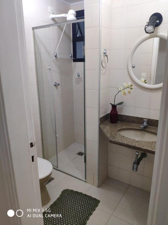 Apartamento amplo a menos de 400 metros da praia localizado próximo a praça da Brunella, área nobre do Guarujá. Exterior foto